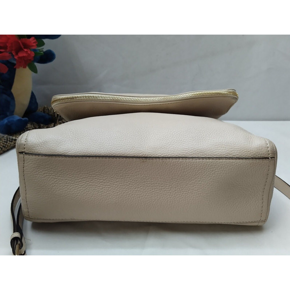 Kate Spade New York Beige Pebbled Leather Zipper Flap Closure Crossbody Bag - Picture 7 of 16